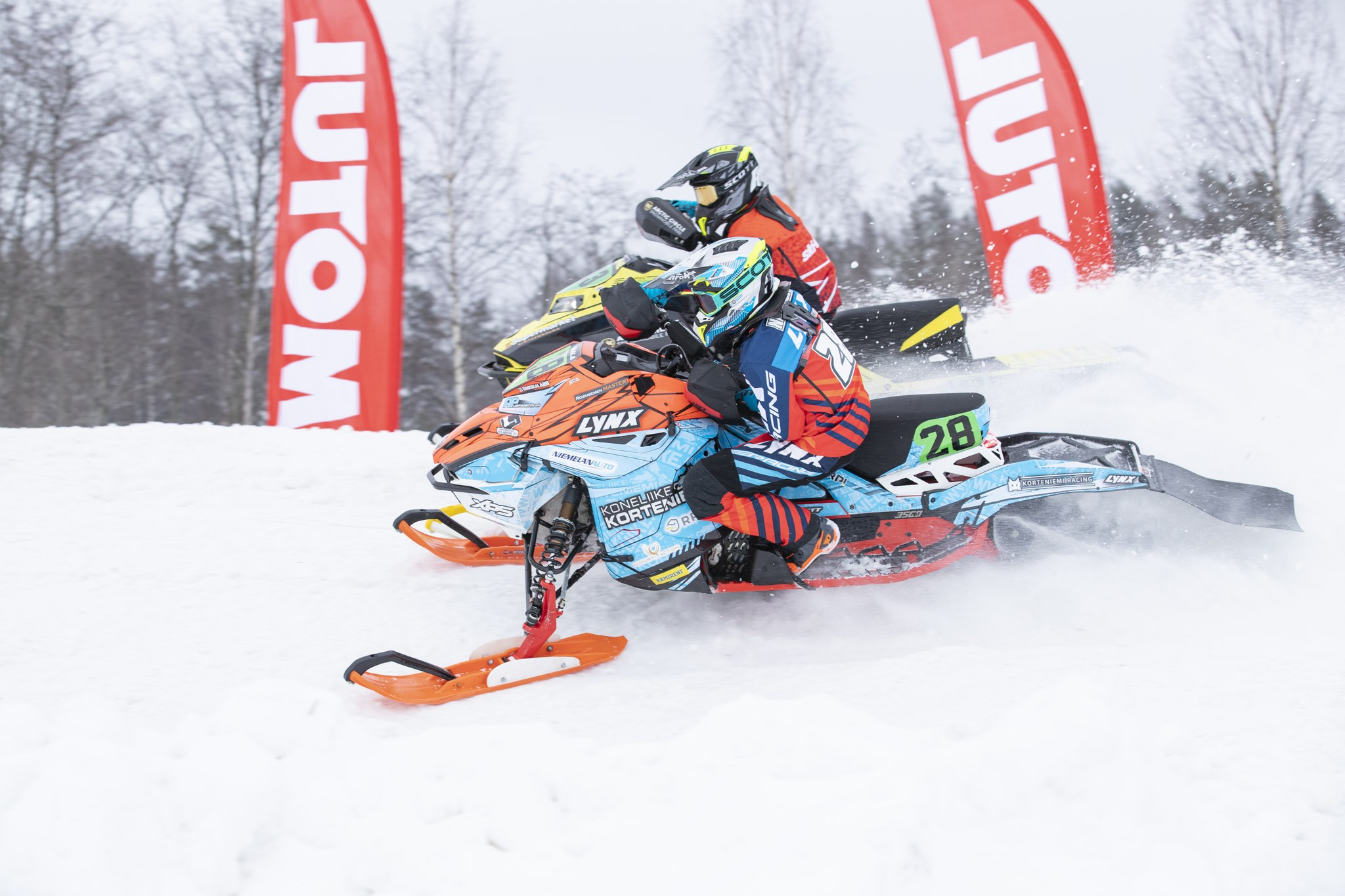 SM SnowCross - Lapin Moottorikelkkailijoiden kuljettajat huippuasemista  snowcrossin SM-kotikilpailuunsa